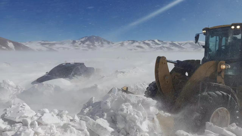 萬象城awc鋰業科思全力營救雪原遇險一家人